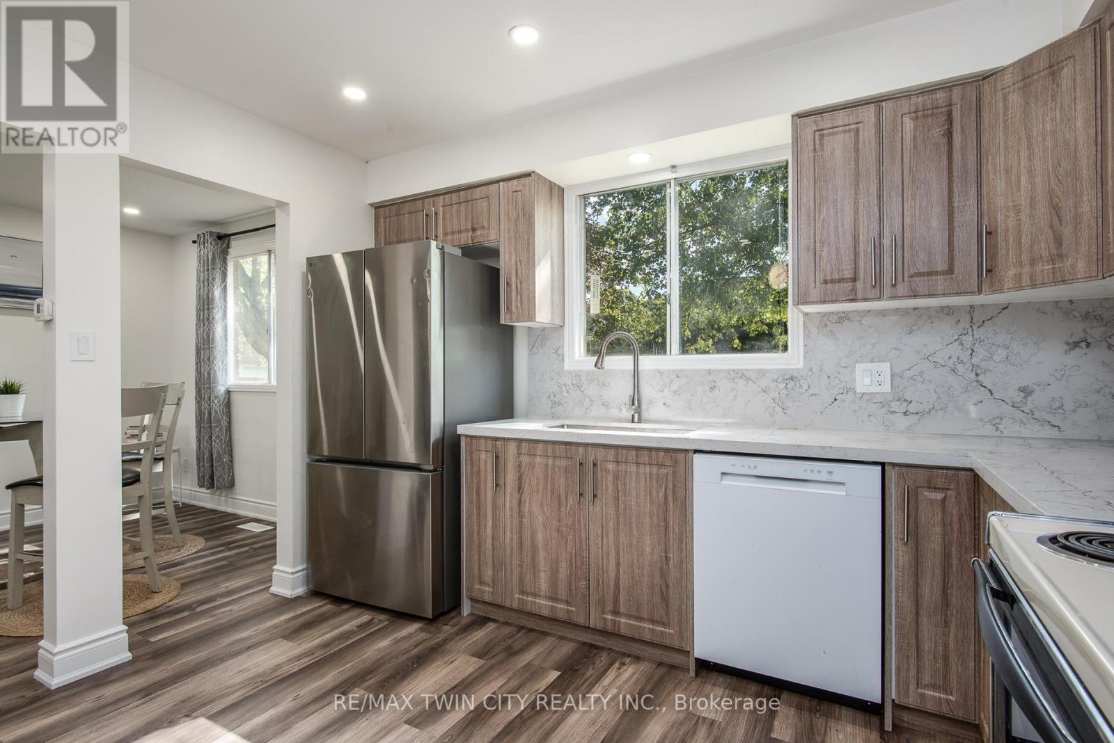 389 Dunvegan Drive, Waterloo, Ontario  N2K 2C6 - Photo 33 - X12450874