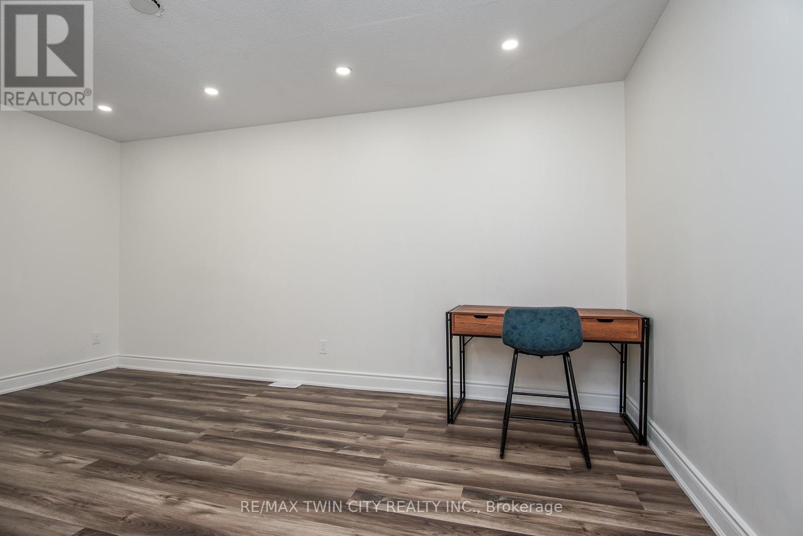 389 Dunvegan Drive, Waterloo, Ontario  N2K 2C6 - Photo 36 - X12450874