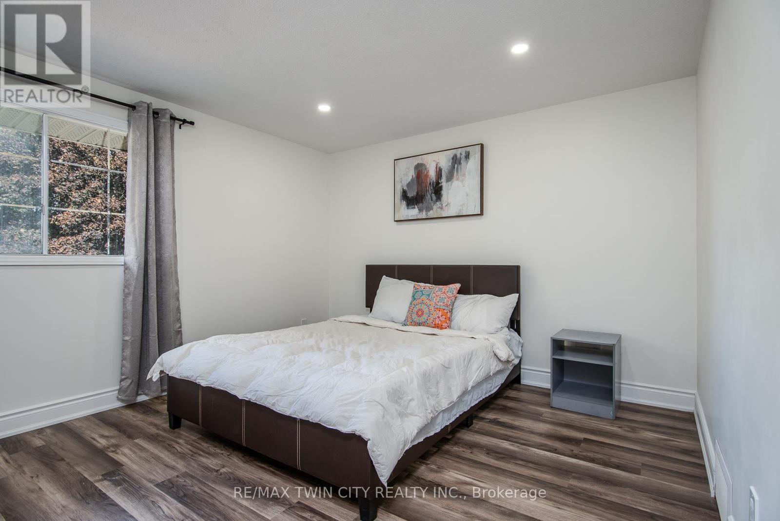 389 Dunvegan Drive, Waterloo, Ontario  N2K 2C6 - Photo 43 - X12450874