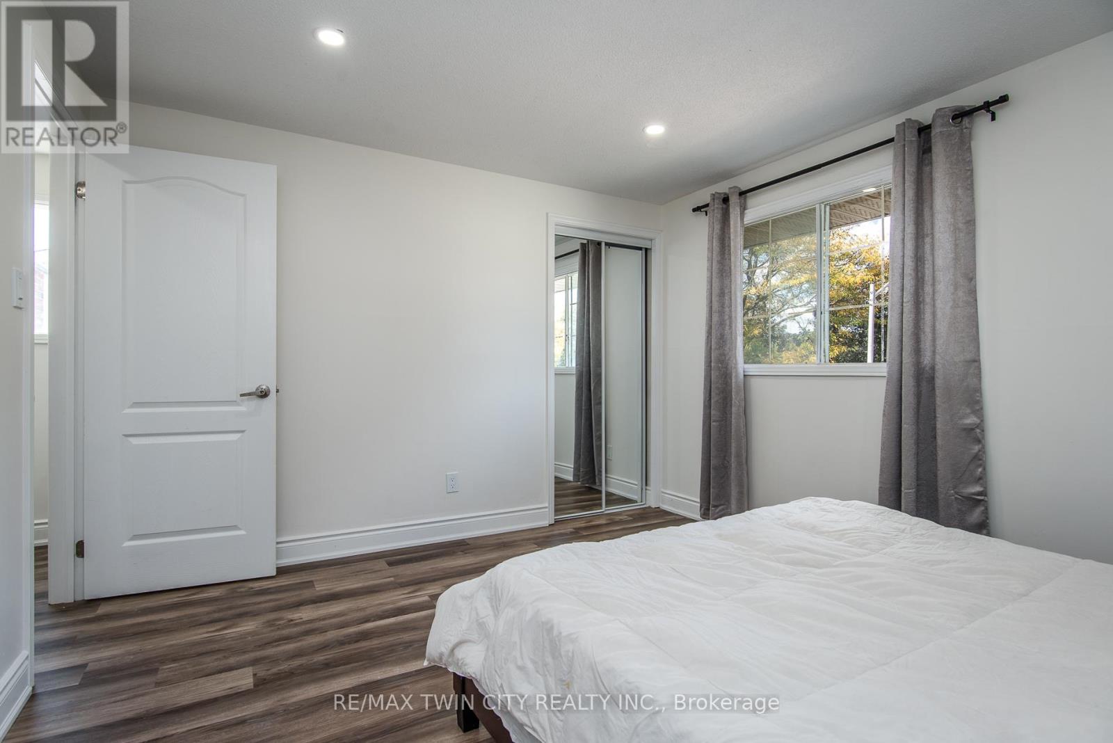 389 Dunvegan Drive, Waterloo, Ontario  N2K 2C6 - Photo 44 - X12450874