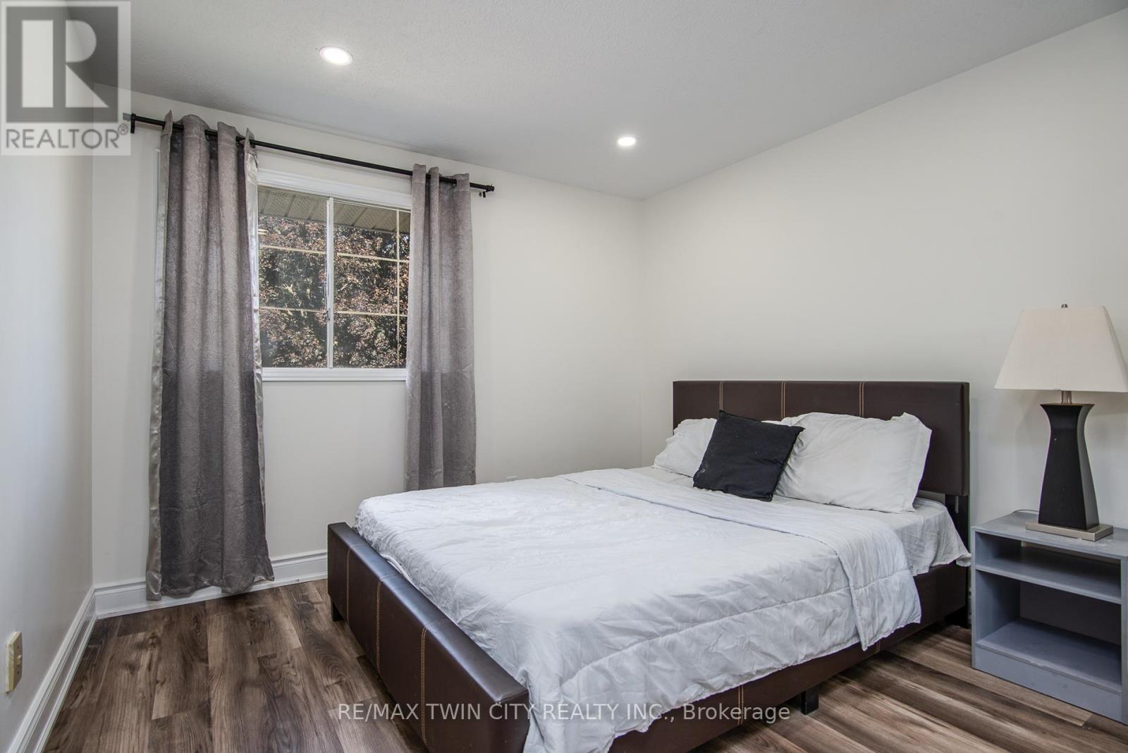 389 Dunvegan Drive, Waterloo, Ontario  N2K 2C6 - Photo 45 - X12450874