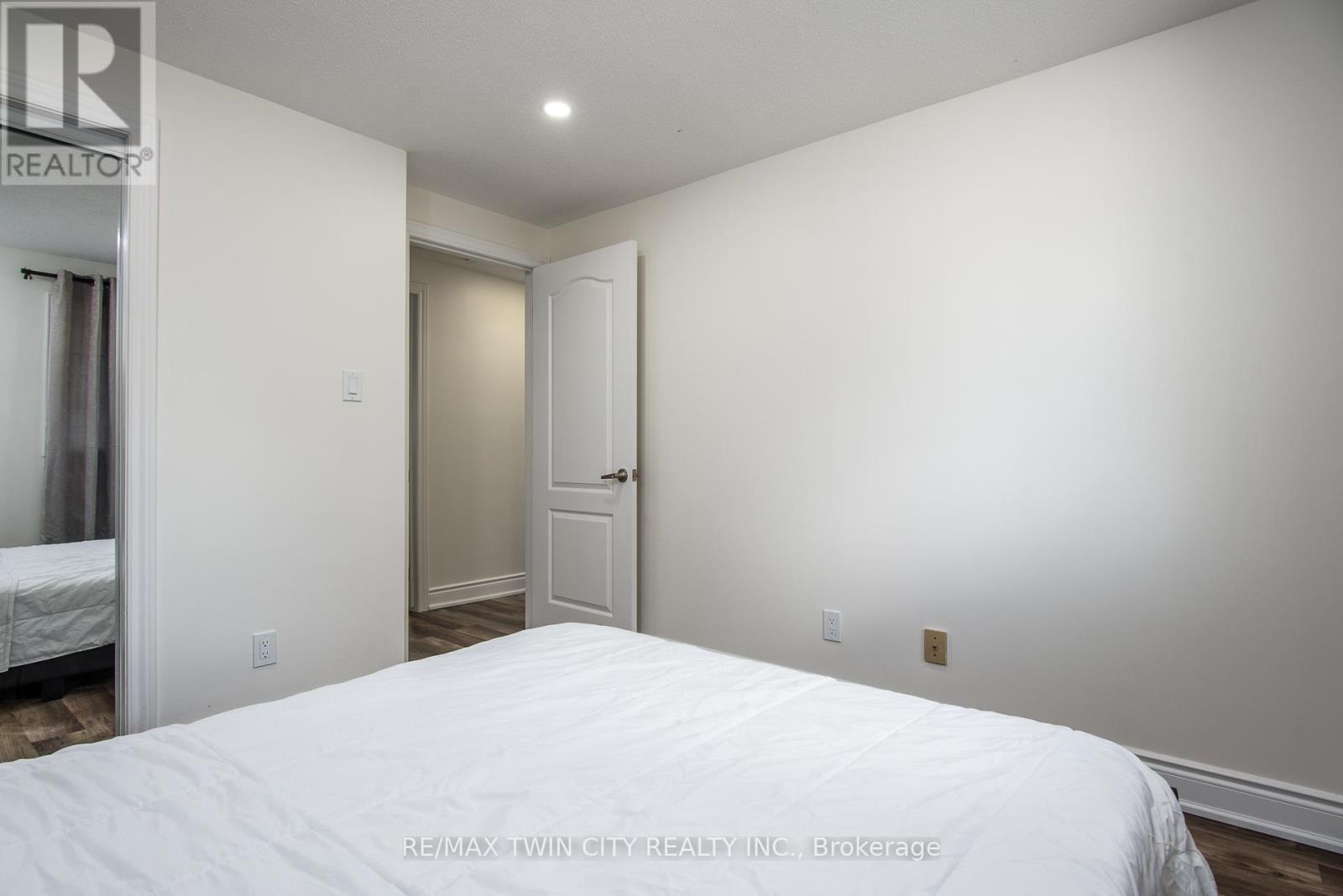 389 Dunvegan Drive, Waterloo, Ontario  N2K 2C6 - Photo 46 - X12450874