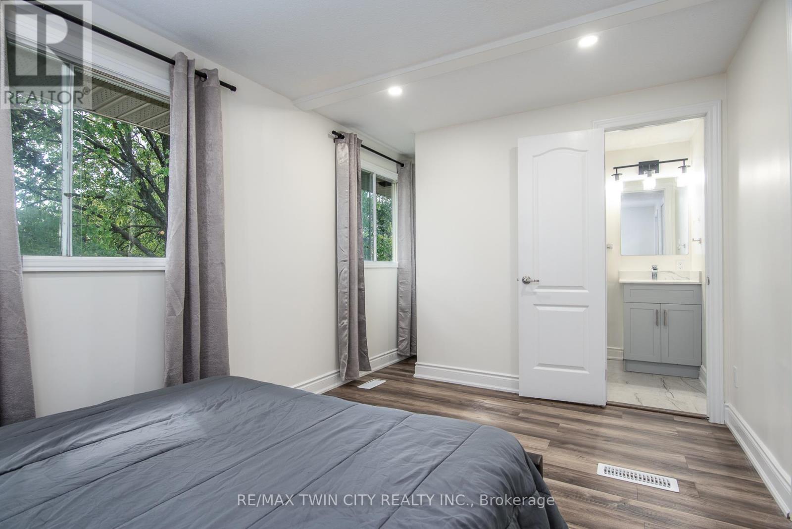 389 Dunvegan Drive, Waterloo, Ontario  N2K 2C6 - Photo 48 - X12450874