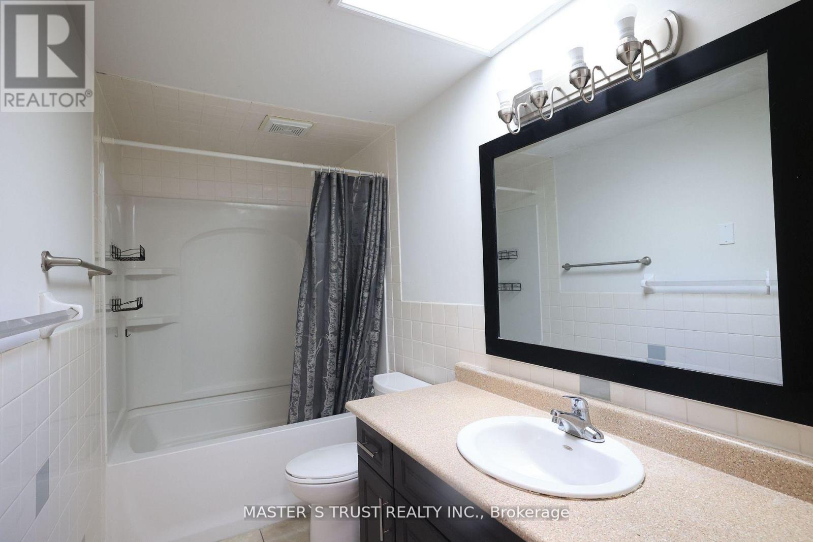 559 Edinburgh Road S, Guelph, Ontario  N1G 4E7 - Photo 18 - X12450877