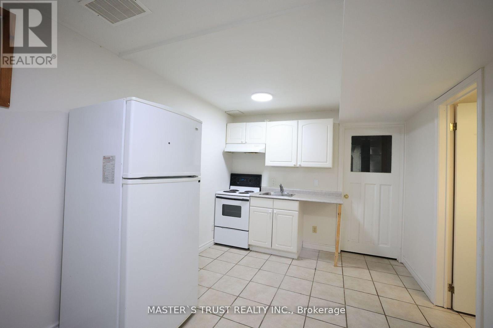 559 Edinburgh Road S, Guelph, Ontario  N1G 4E7 - Photo 21 - X12450877
