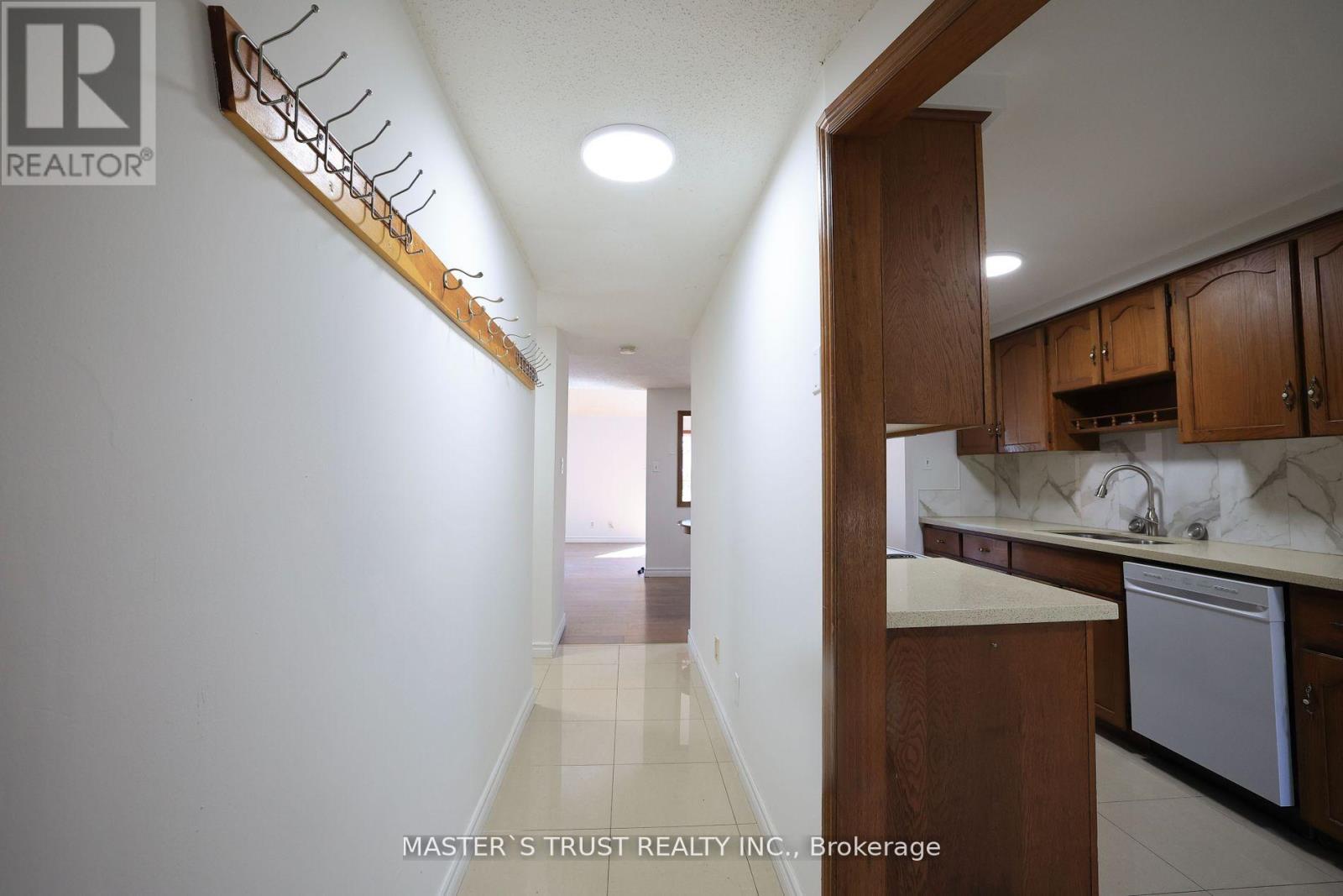 559 Edinburgh Road S, Guelph, Ontario  N1G 4E7 - Photo 3 - X12450877