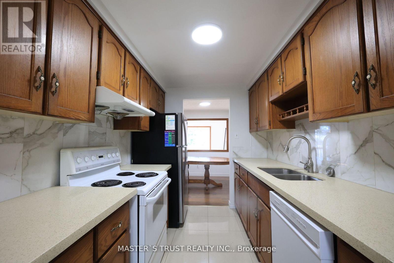 559 Edinburgh Road S, Guelph, Ontario  N1G 4E7 - Photo 5 - X12450877