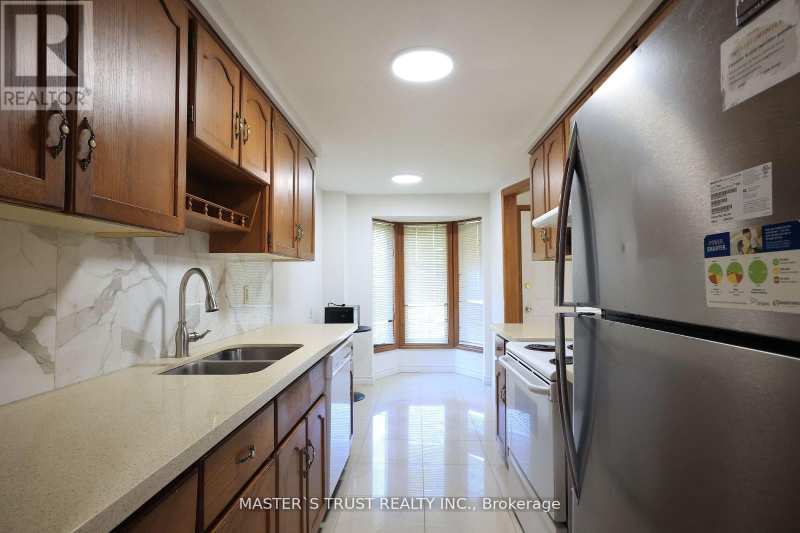 559 Edinburgh Road S, Guelph, Ontario  N1G 4E7 - Photo 6 - X12450877