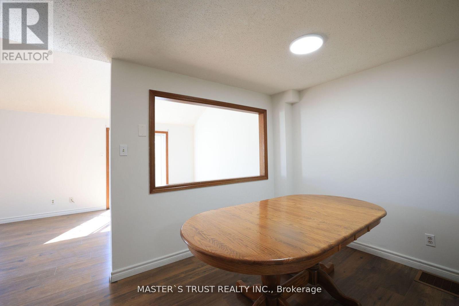 559 Edinburgh Road S, Guelph, Ontario  N1G 4E7 - Photo 7 - X12450877
