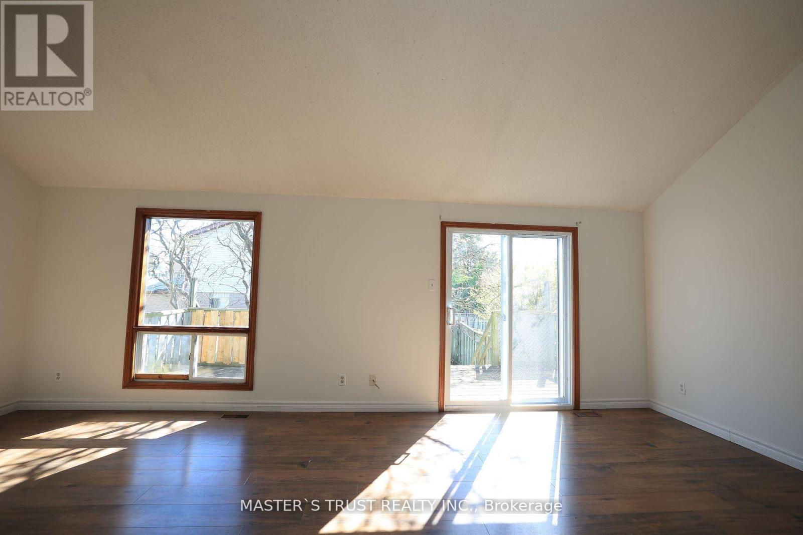 559 Edinburgh Road S, Guelph, Ontario  N1G 4E7 - Photo 8 - X12450877