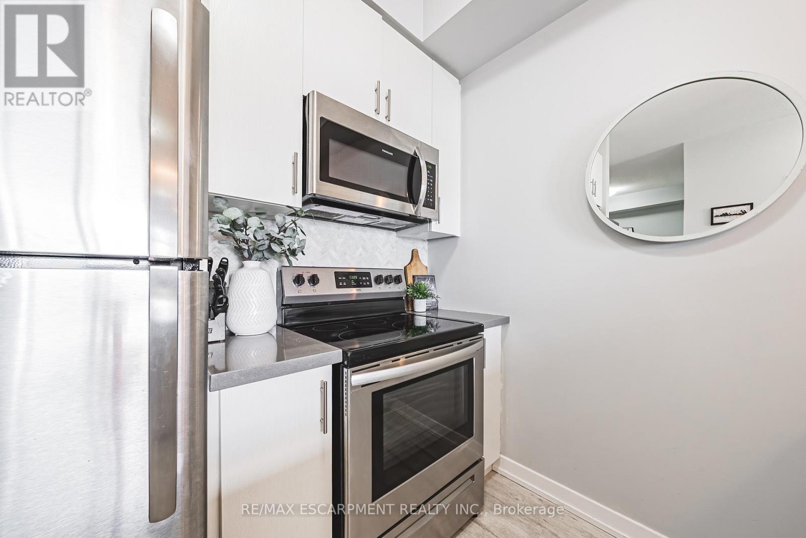 428 - 125 Shoreview Place, Hamilton, Ontario  L8G 0K3 - Photo 6 - X12450880
