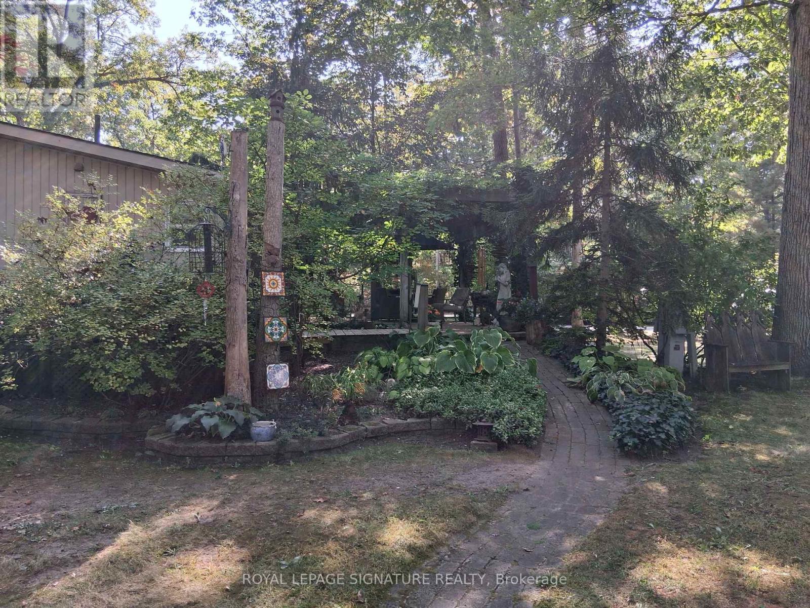 A37 - 9910 Northville Crescent S, Lambton Shores, Ontario  N0M 2N0 - Photo 27 - X12450902