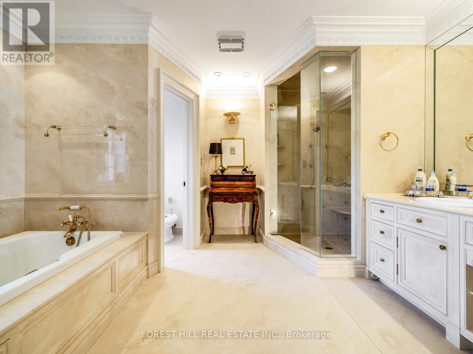 11 Dewbourne Avenue, Toronto, Ontario  M5P 1Z3 - Photo 27 - C12450908