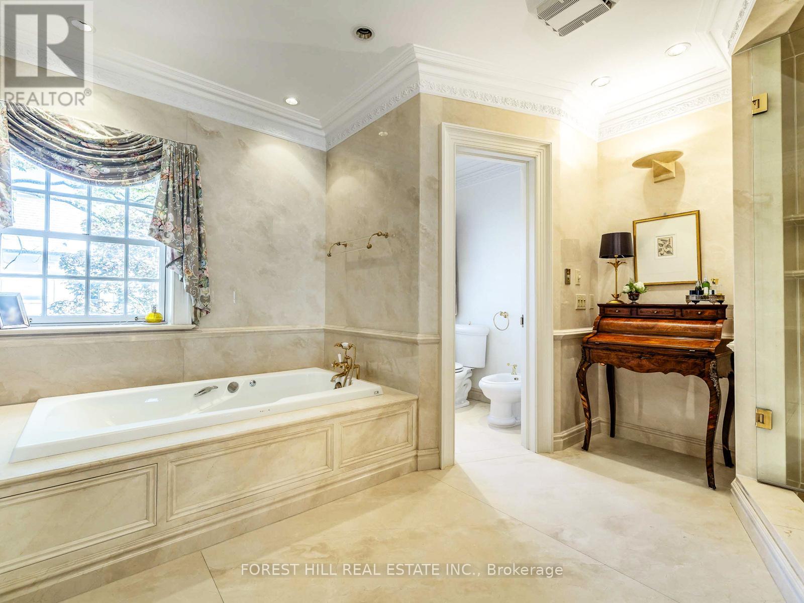 11 Dewbourne Avenue, Toronto, Ontario  M5P 1Z3 - Photo 28 - C12450908