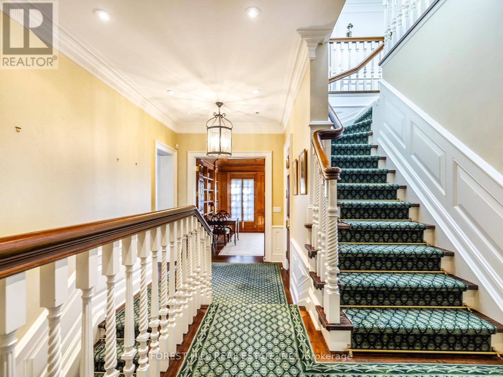 11 Dewbourne Avenue, Toronto, Ontario  M5P 1Z3 - Photo 32 - C12450908