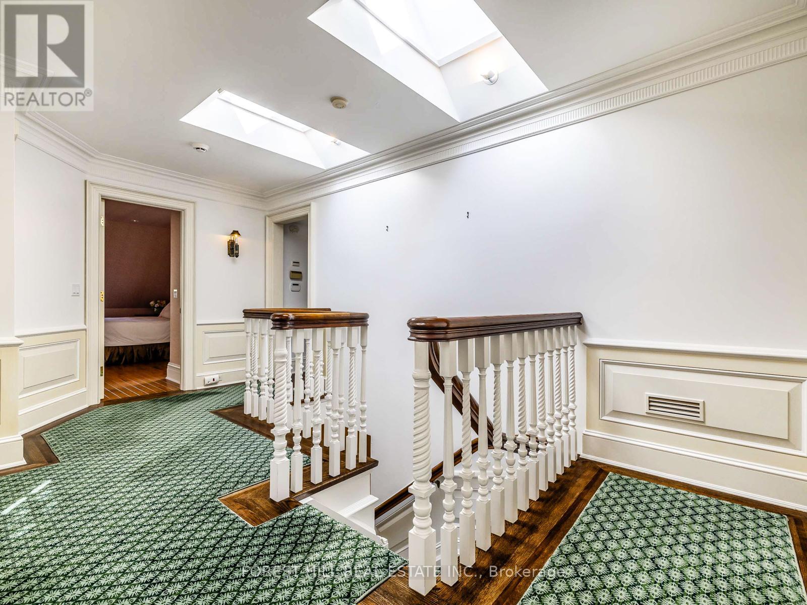 11 Dewbourne Avenue, Toronto, Ontario  M5P 1Z3 - Photo 33 - C12450908