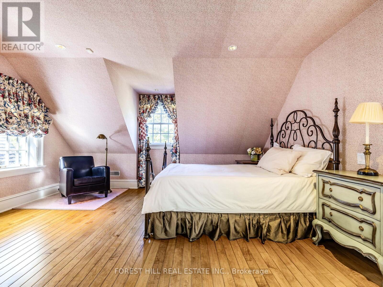 11 Dewbourne Avenue, Toronto, Ontario  M5P 1Z3 - Photo 34 - C12450908