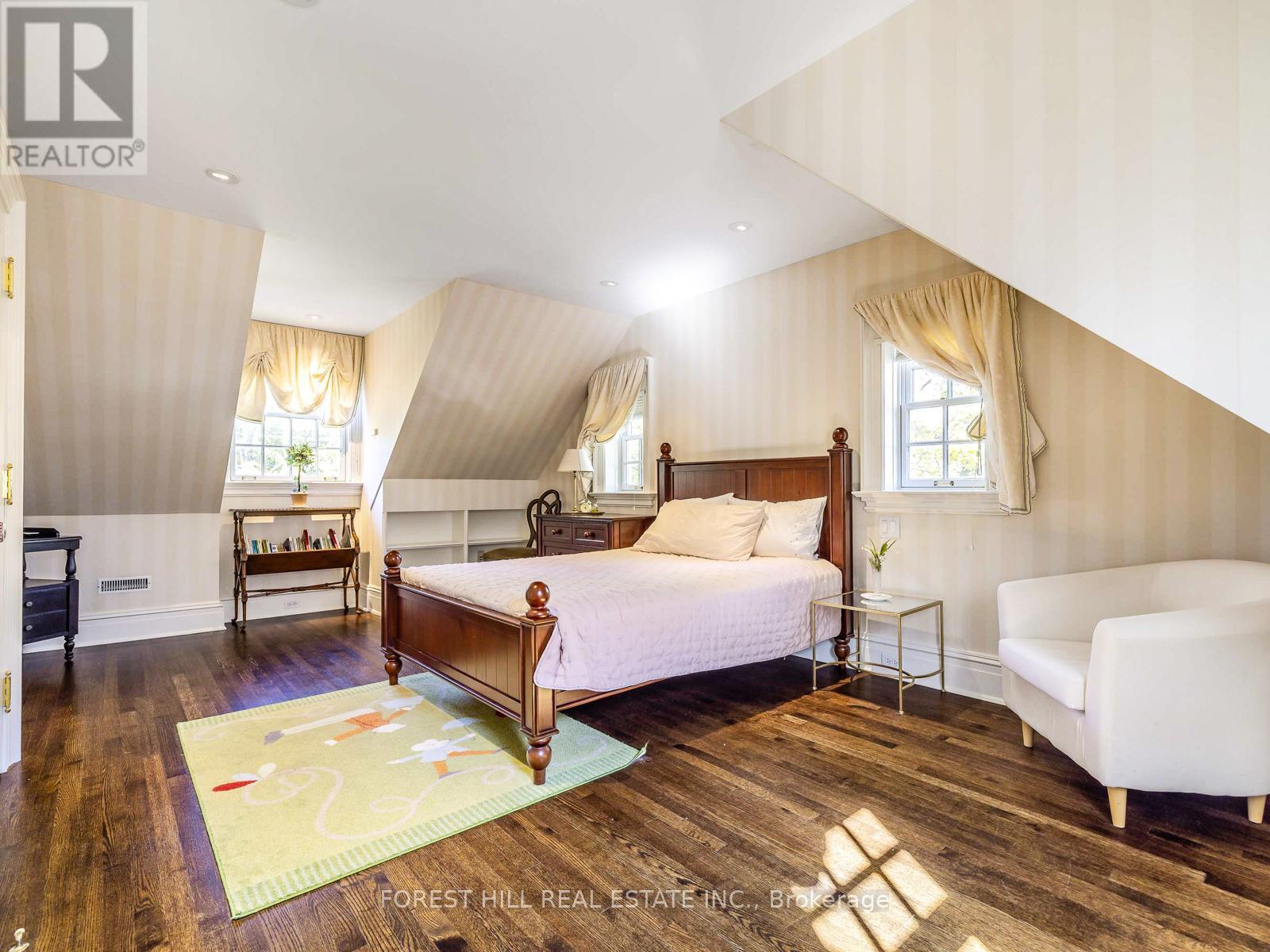 11 Dewbourne Avenue, Toronto, Ontario  M5P 1Z3 - Photo 35 - C12450908