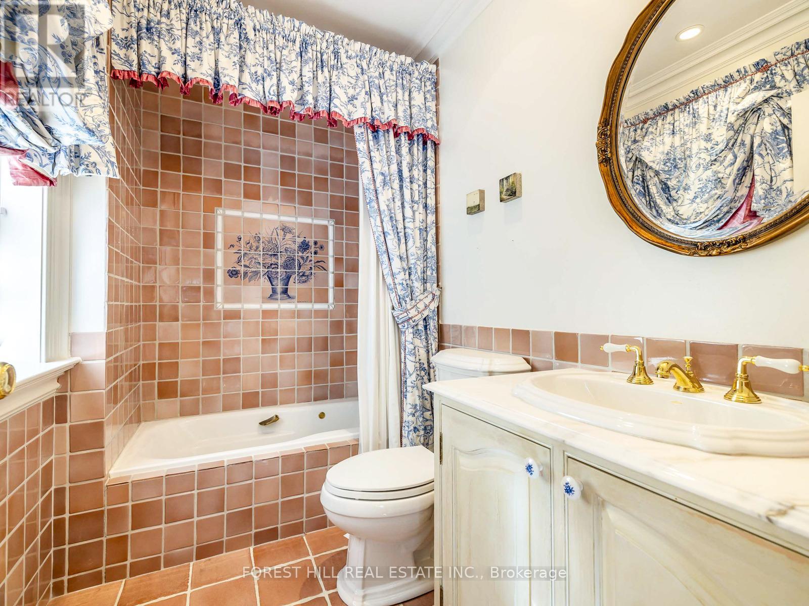 11 Dewbourne Avenue, Toronto, Ontario  M5P 1Z3 - Photo 38 - C12450908