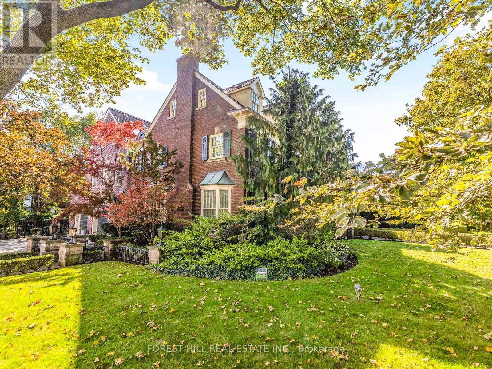 11 Dewbourne Avenue, Toronto, Ontario  M5P 1Z3 - Photo 43 - C12450908