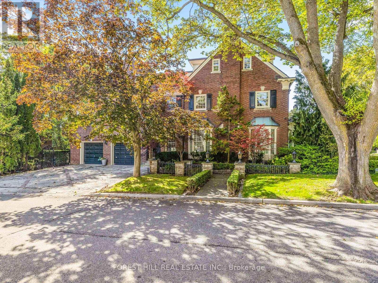 11 Dewbourne Avenue, Toronto, Ontario  M5P 1Z3 - Photo 44 - C12450908