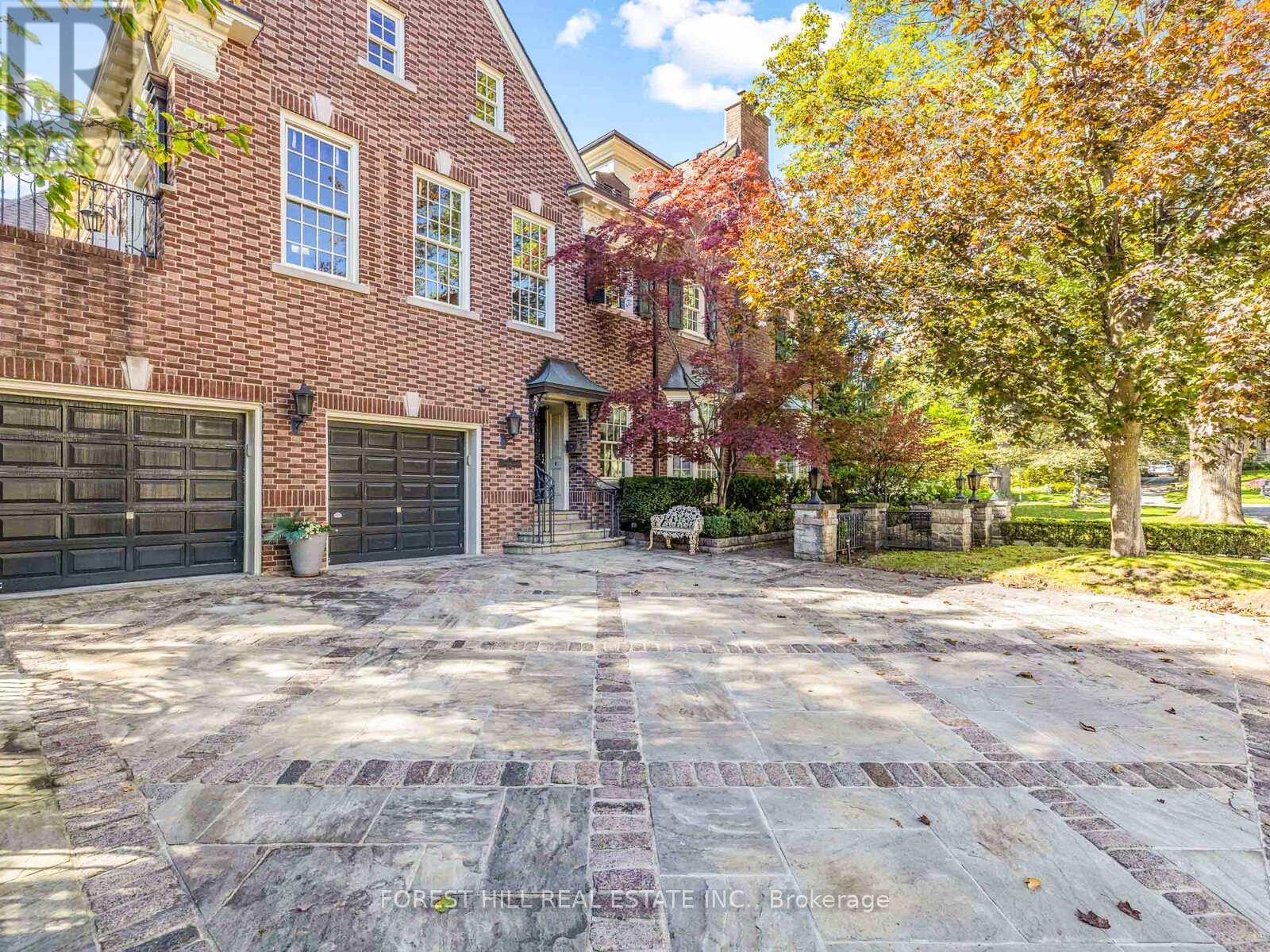 11 Dewbourne Avenue, Toronto, Ontario  M5P 1Z3 - Photo 45 - C12450908