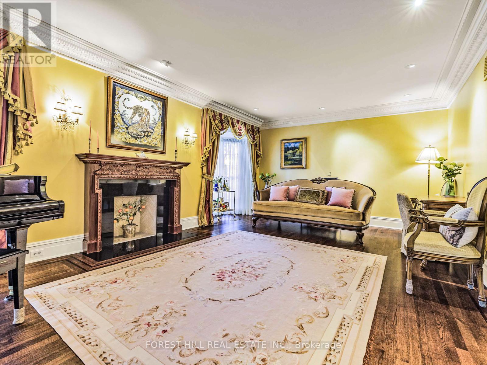 11 Dewbourne Avenue, Toronto, Ontario  M5P 1Z3 - Photo 7 - C12450908