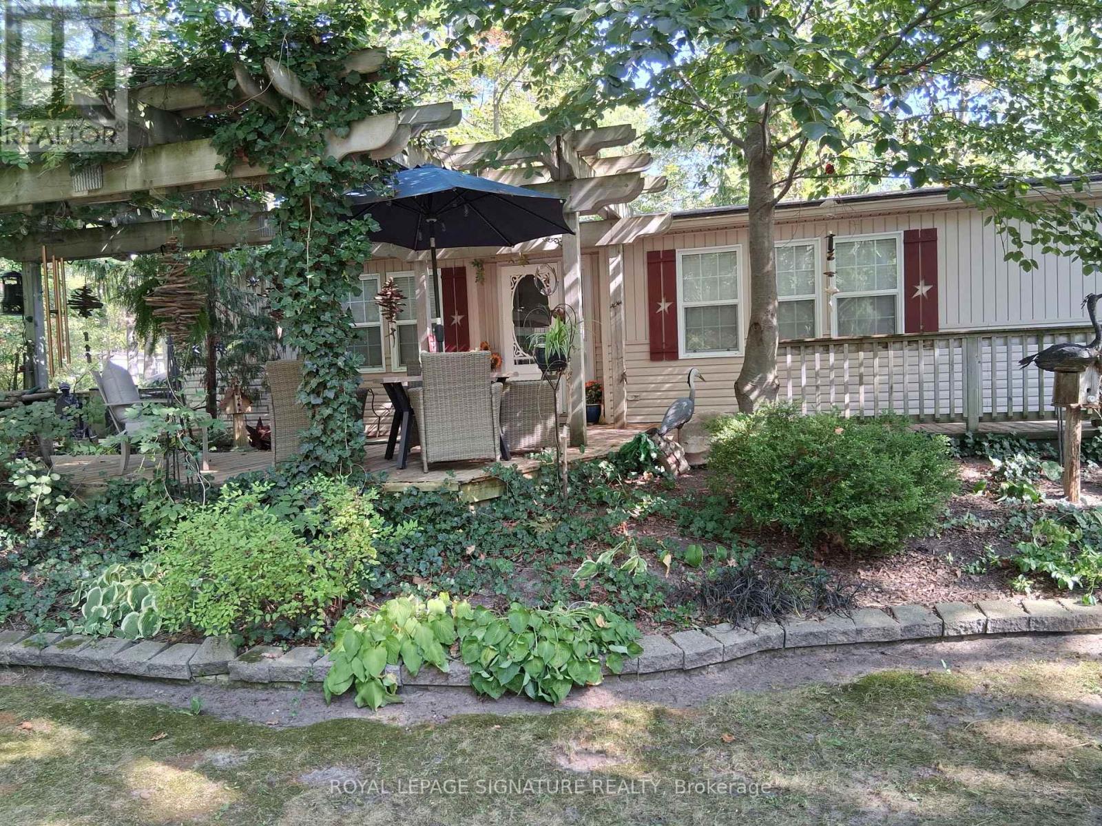 A37 - 9910 Northville Crescent S, Lambton Shores, Ontario  N0M 2N0 - Photo 3 - X12450902