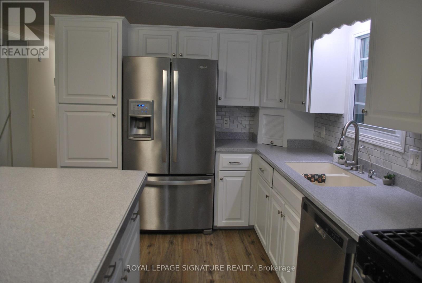 A37 - 9910 Northville Crescent S, Lambton Shores, Ontario  N0M 2N0 - Photo 13 - X12450902