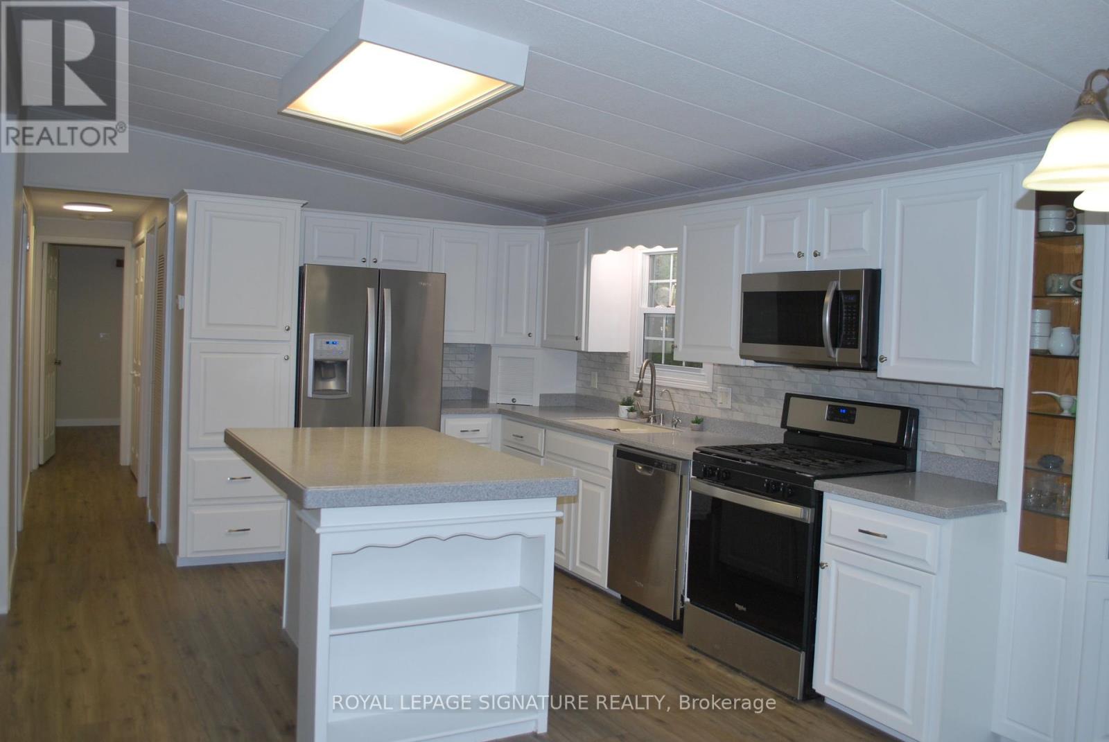 A37 - 9910 Northville Crescent S, Lambton Shores, Ontario  N0M 2N0 - Photo 14 - X12450902