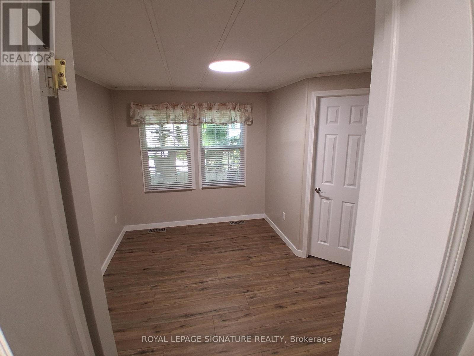 A37 - 9910 Northville Crescent S, Lambton Shores, Ontario  N0M 2N0 - Photo 15 - X12450902