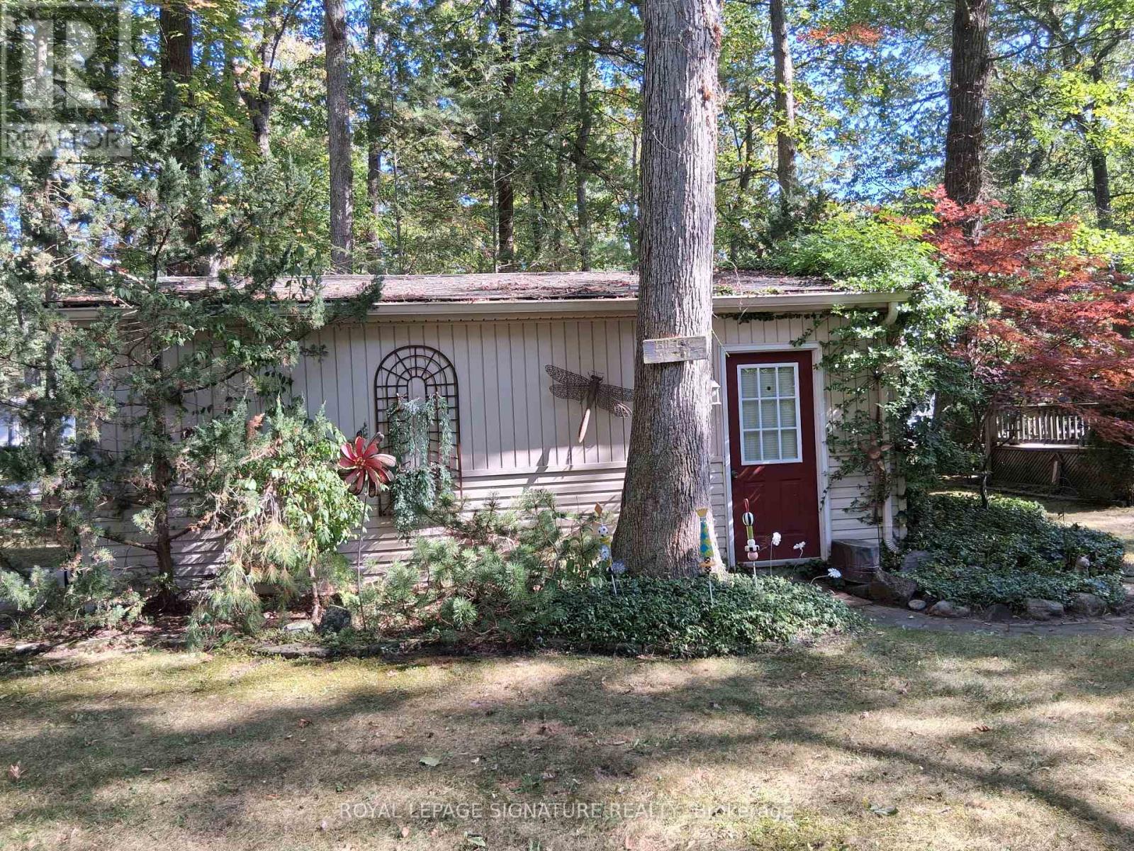 A37 - 9910 Northville Crescent S, Lambton Shores, Ontario  N0M 2N0 - Photo 32 - X12450902