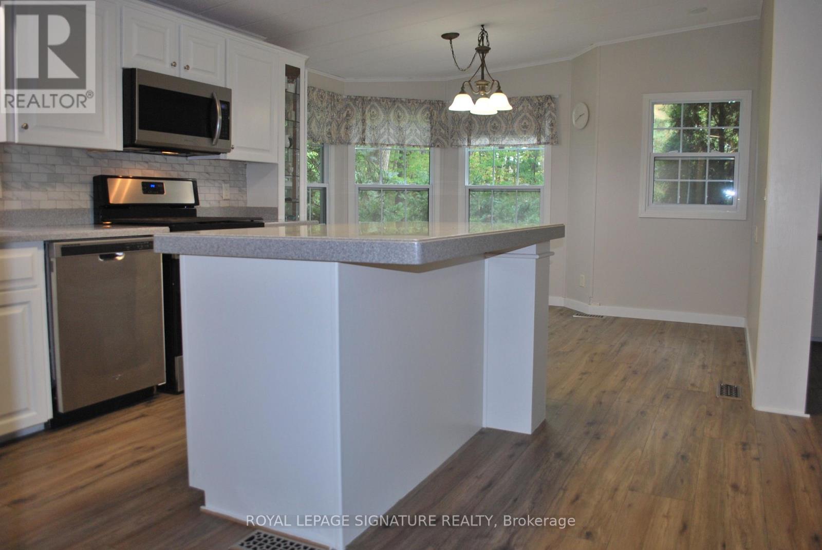 A37 - 9910 Northville Crescent S, Lambton Shores, Ontario  N0M 2N0 - Photo 8 - X12450902