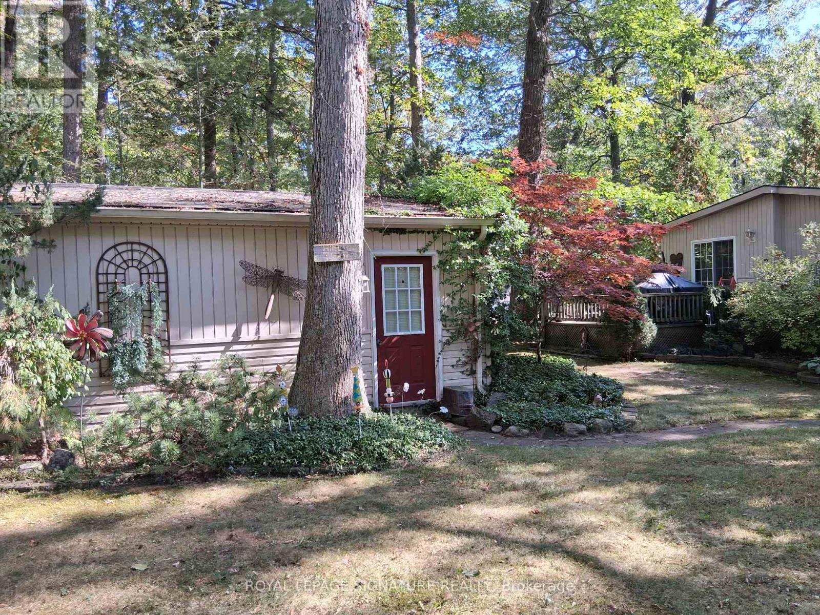 A37 - 9910 Northville Crescent S, Lambton Shores, Ontario  N0M 2N0 - Photo 33 - X12450902