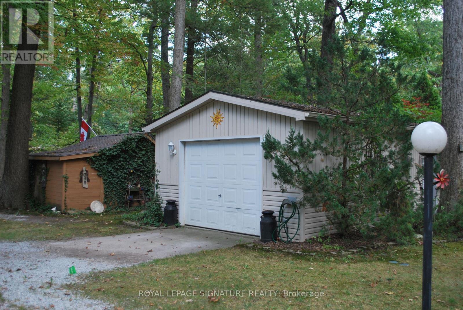 A37 - 9910 Northville Crescent S, Lambton Shores, Ontario  N0M 2N0 - Photo 34 - X12450902