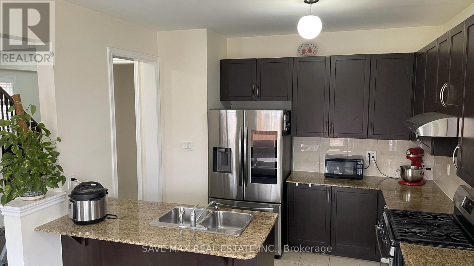 6 Bittersweet Road, Brampton, Ontario  L6Y 0Z1 - Photo 11 - W12450907