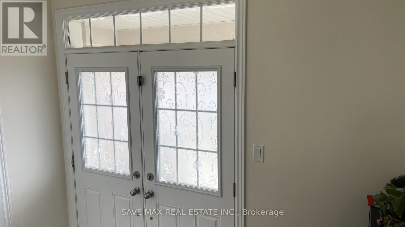 6 Bittersweet Road, Brampton, Ontario  L6Y 0Z1 - Photo 3 - W12450907