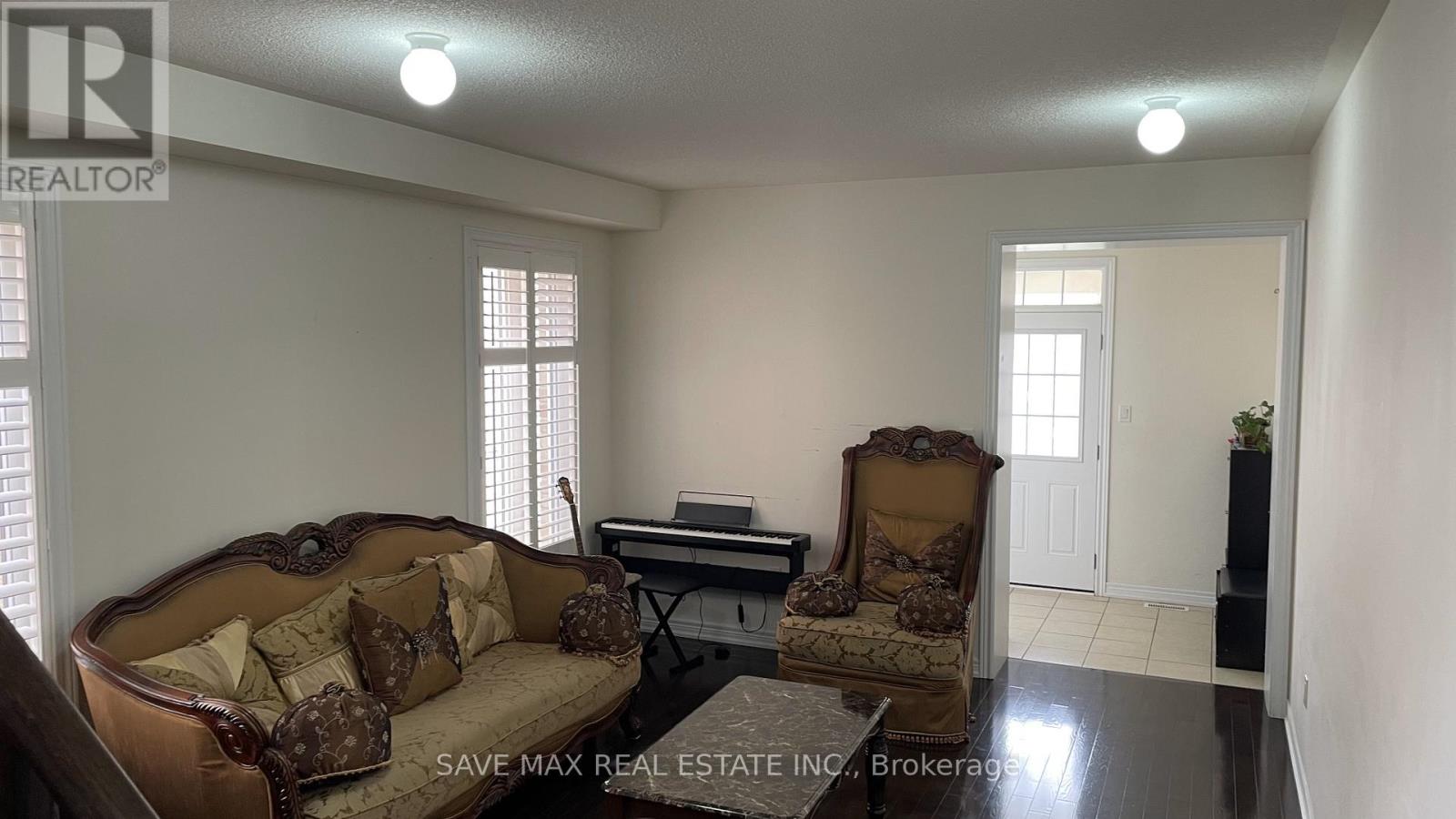 6 Bittersweet Road, Brampton, Ontario  L6Y 0Z1 - Photo 5 - W12450907