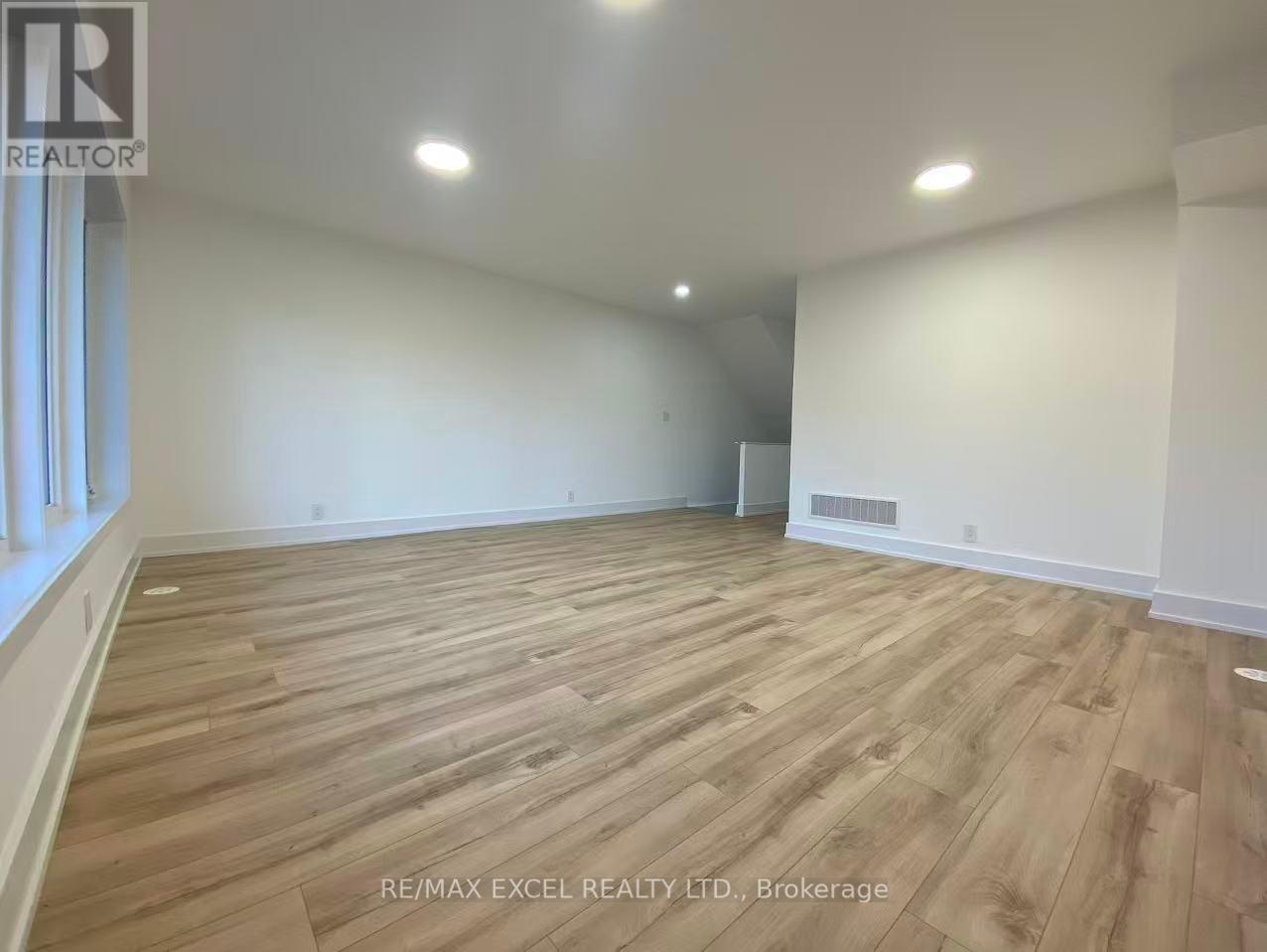 20 Chestnut Court, Aurora, Ontario  L4G 4A4 - Photo 9 - N12448175