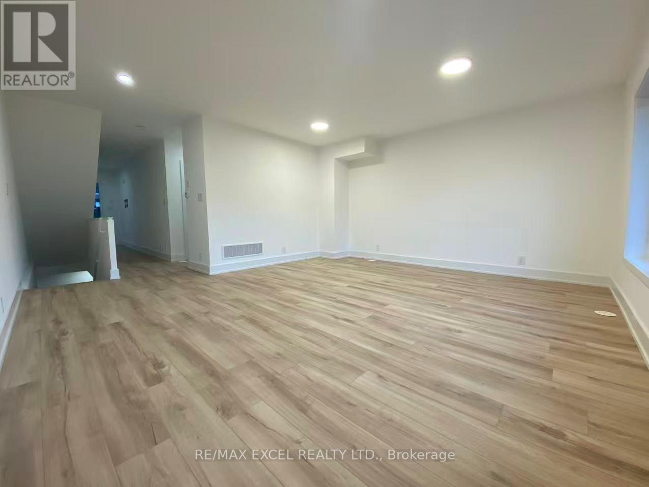 20 Chestnut Court, Aurora, Ontario  L4G 4A4 - Photo 8 - N12448175