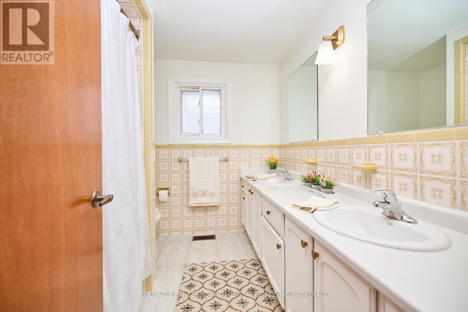 27 Quinn Avenue, Hamilton, Ontario  L8W 1K4 - Photo 13 - X12450915