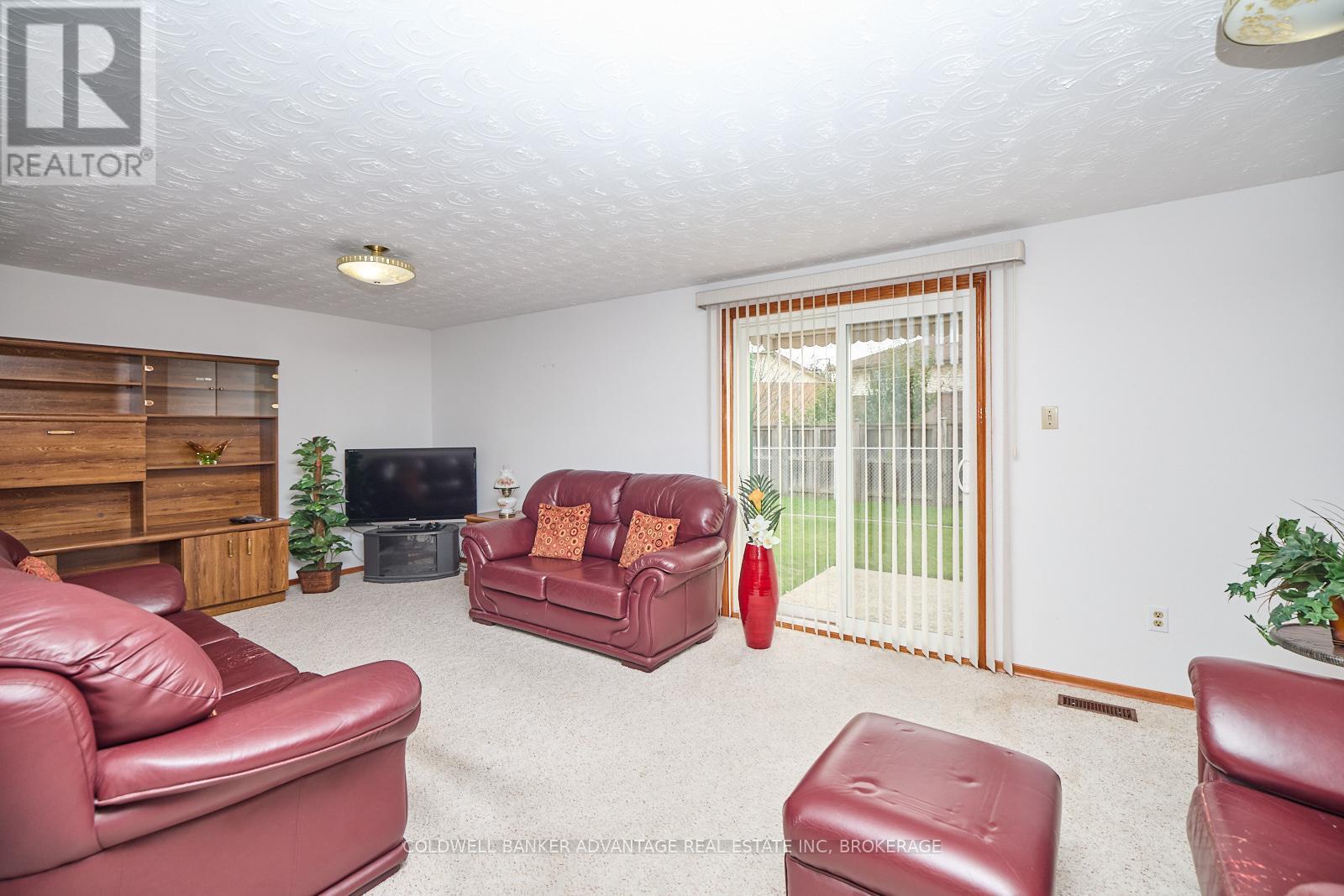 27 Quinn Avenue, Hamilton, Ontario  L8W 1K4 - Photo 21 - X12450915