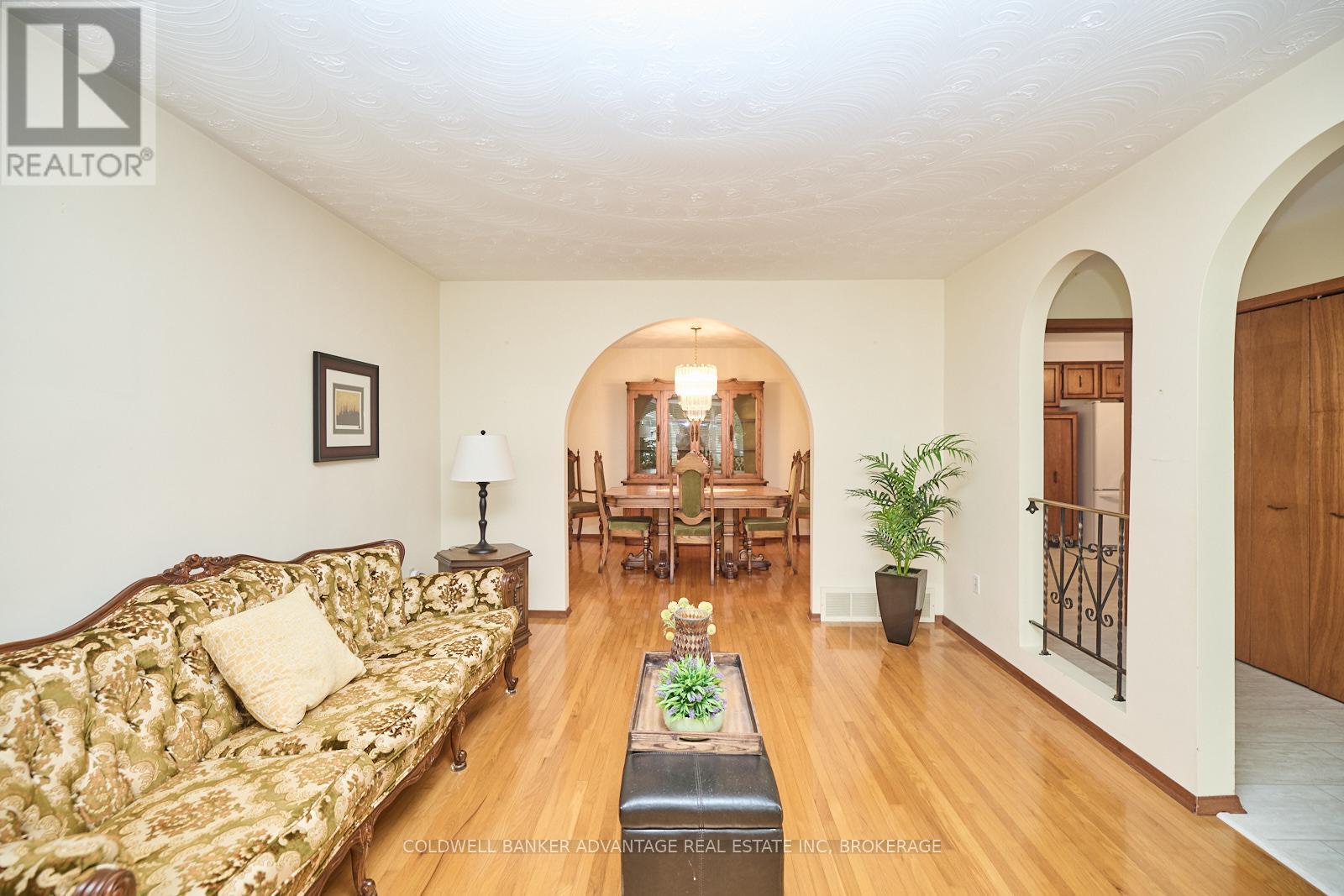 27 Quinn Avenue, Hamilton, Ontario  L8W 1K4 - Photo 7 - X12450915