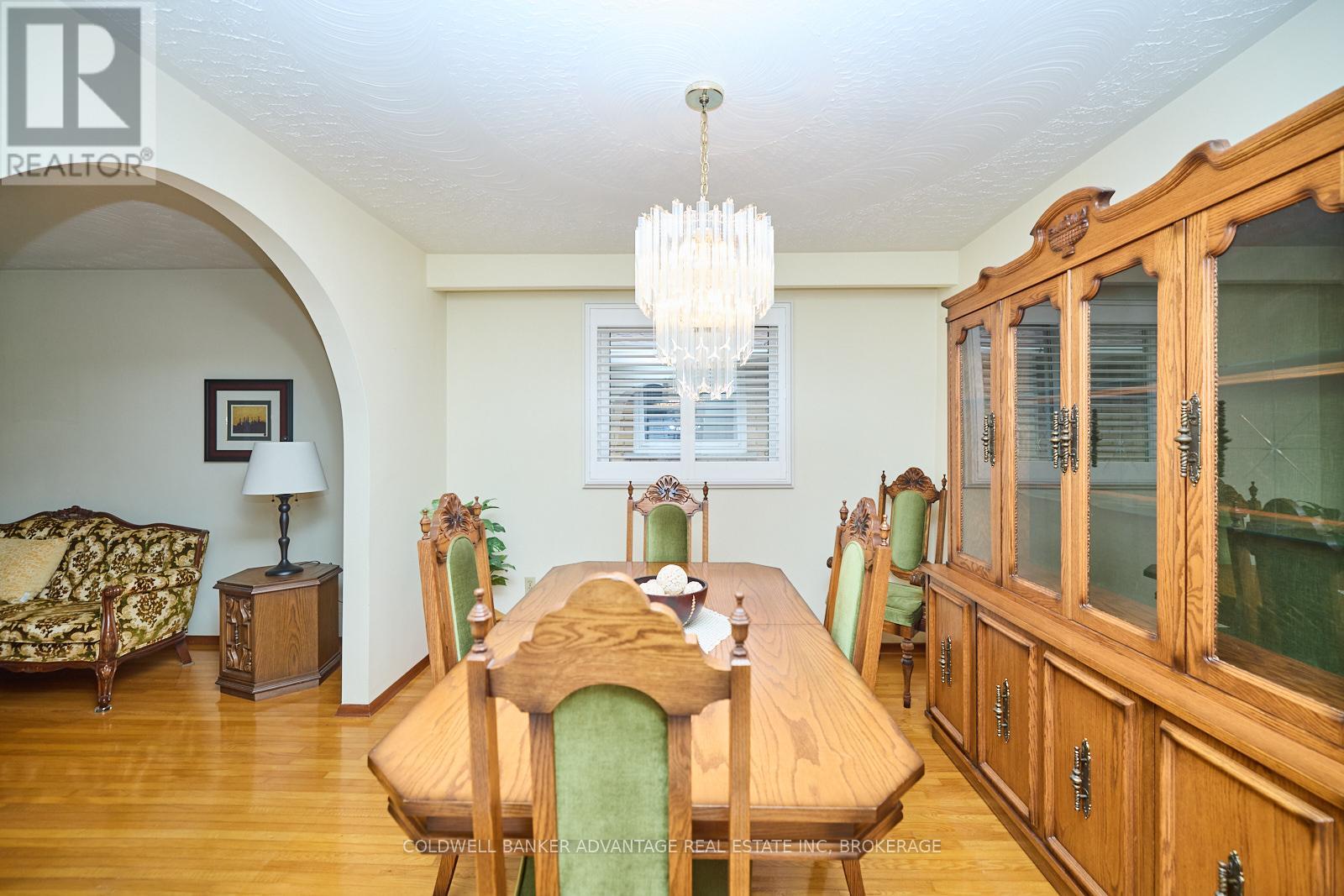27 Quinn Avenue, Hamilton, Ontario  L8W 1K4 - Photo 9 - X12450915