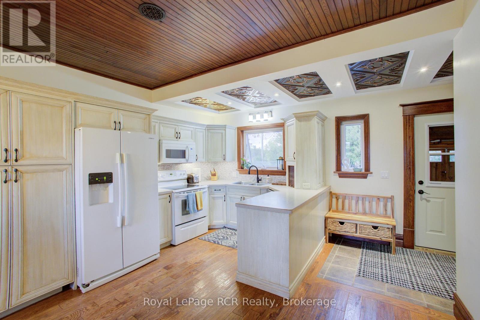 8220 8 Line, Wellington North, Ontario  N0G 2E0 - Photo 11 - X12450928