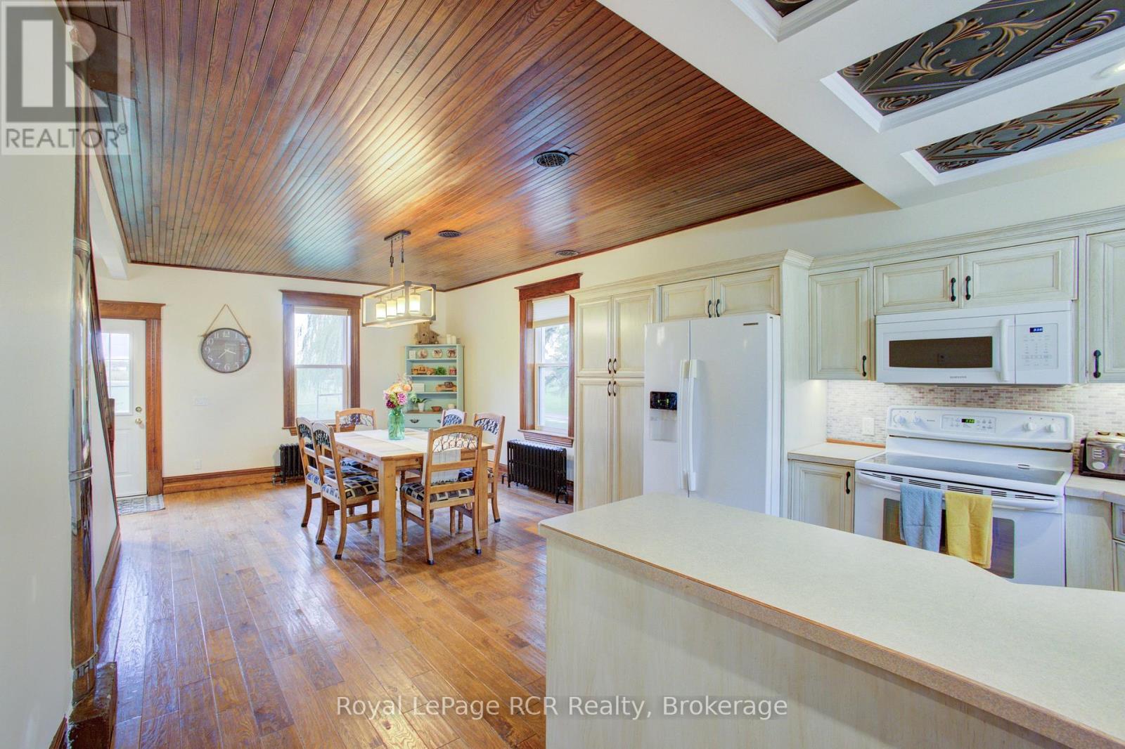 8220 8 Line, Wellington North, Ontario  N0G 2E0 - Photo 13 - X12450928