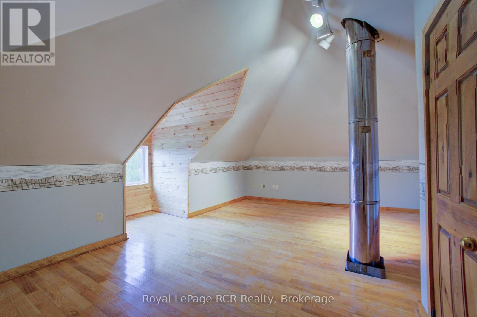 8220 8 Line, Wellington North, Ontario  N0G 2E0 - Photo 24 - X12450928