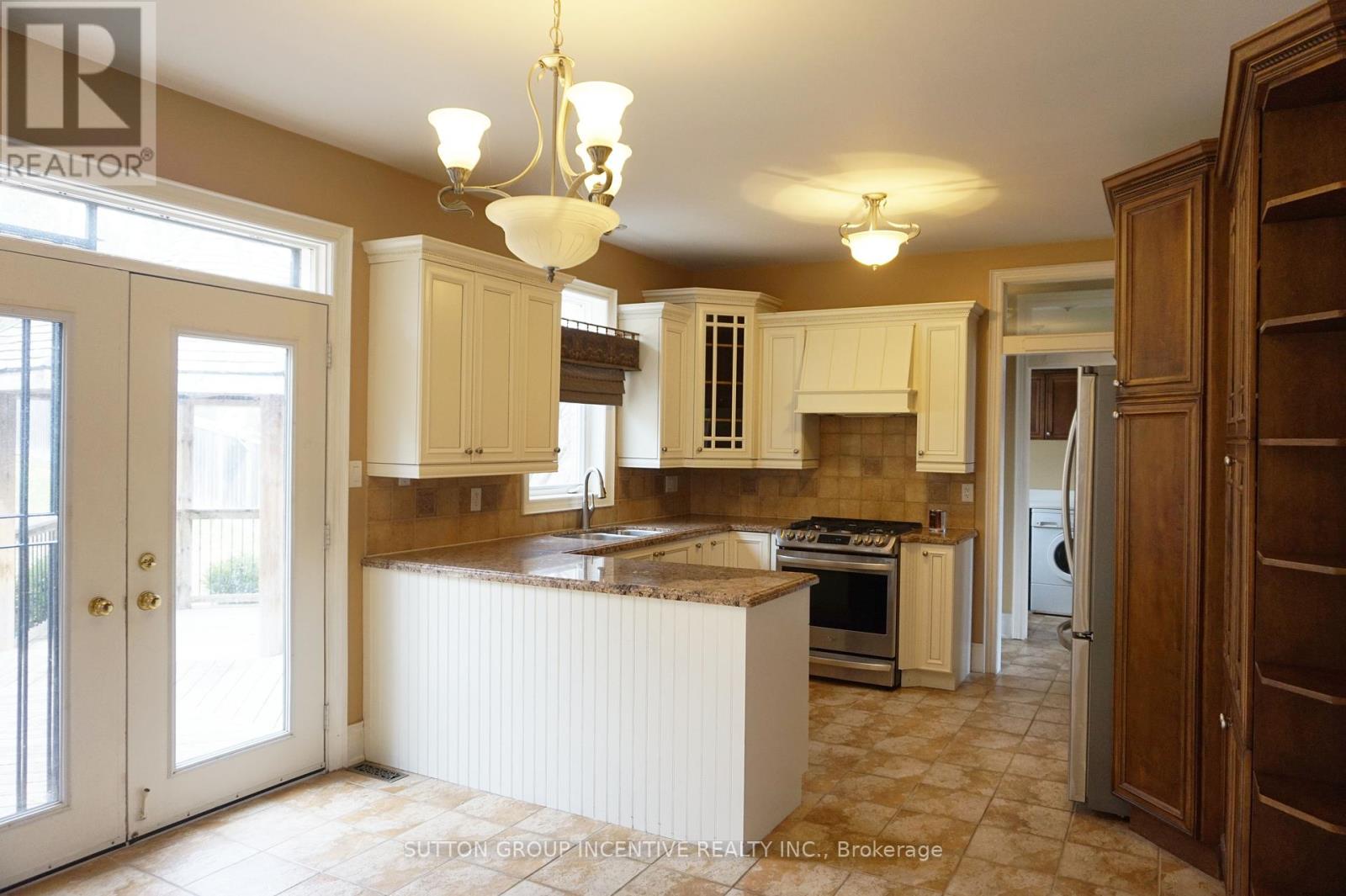 76 Cumming Drive, Barrie, Ontario  L4N 0C6 - Photo 4 - S12450927