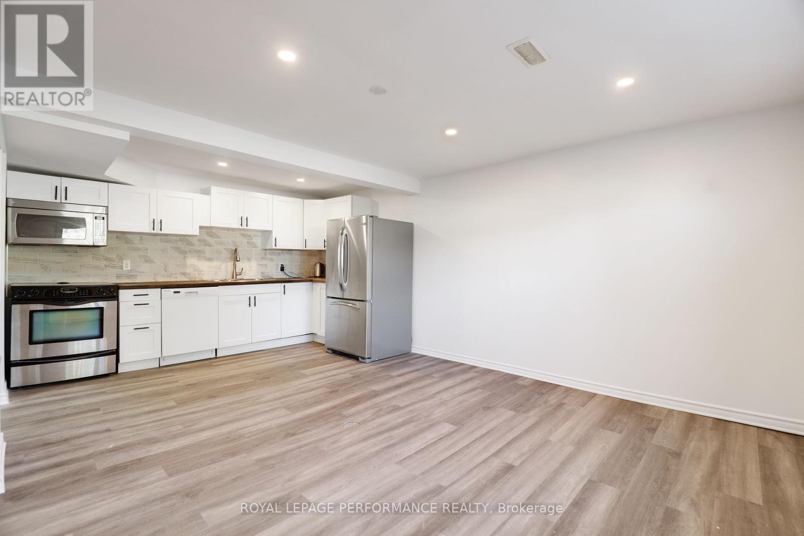 142 Meadowlands Drive W, Ottawa, Ontario  K2G 2S4 - Photo 5 - X12450932