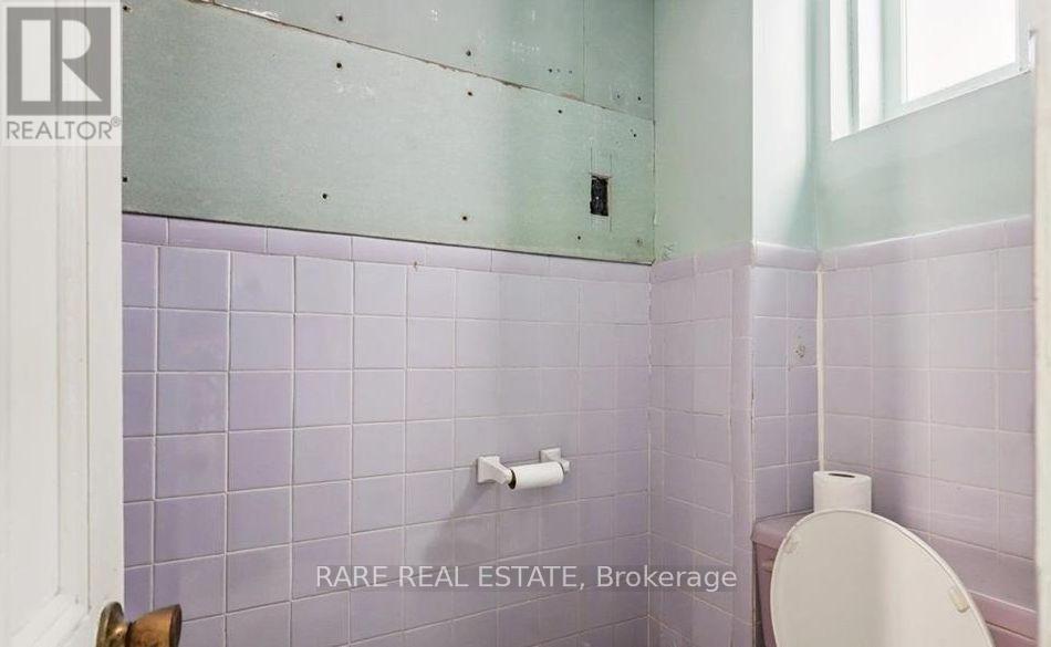 73 Yarrow Road, Toronto, Ontario  M6M 4E4 - Photo 21 - W12450493